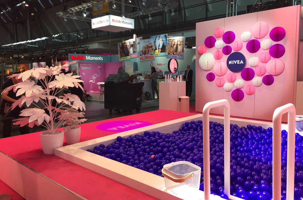 Messebau Feinbrand Nivea GLOW 01