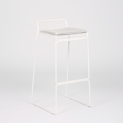 660x660_Barhocker_HAY_Hee_Bar_Stool_weiß_Sitzauflage_grau_45.png