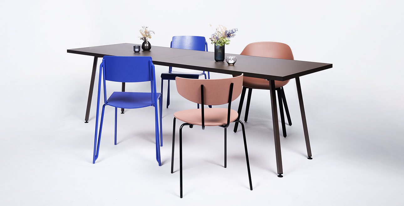 dinnerdisch-y-300-schwarzbraun-1290x660-blau