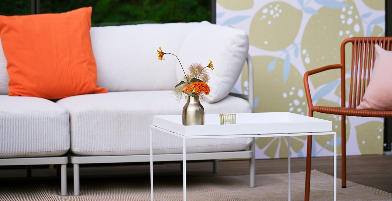 1290x660_Outdoor-Lounge_Sofa-Vincent_HAY-Tray-weiß_TR-Bulb_a