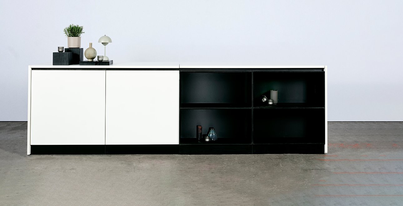 1290x660-2Buffetmodul_weiss-weiss_Regal-Doppel-schwarz_320_Deko