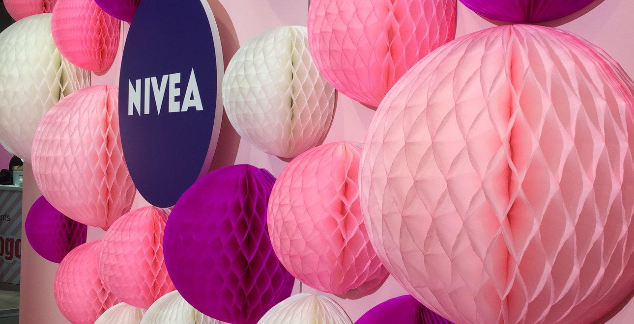 Messebau Feinbrand Nivea GLOW 02
