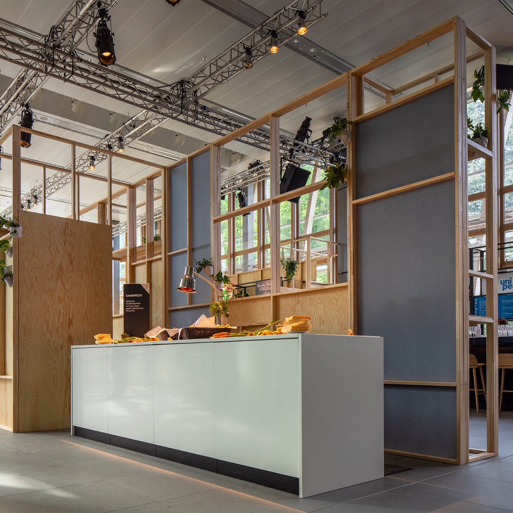 Wandbau nach Mass Buffet
