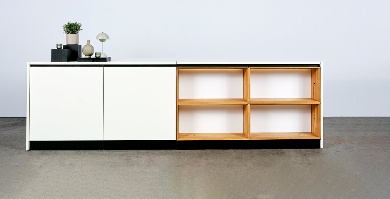 1290x660-2-Buffetmodul_weiss-weiss_Regal-Doppel-Eiche_320_Deko