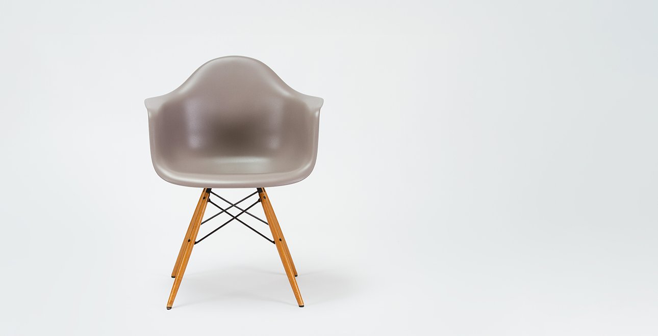 1290x660_Stuhl_VITRA_EAMES_DAW_mauve_0