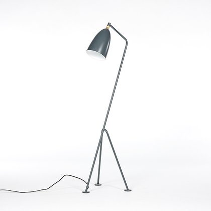 Stehleuchte Gubi Anthrazit VARIANTE